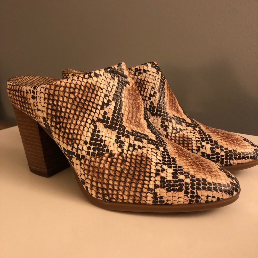 Baretraps slides NWOT Snakeskin